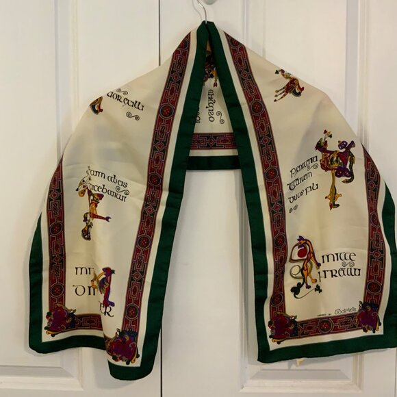 Celtic Clothing Book of Kells Signature Celtic Shawl Scarf Ivory Green - Picture 2 of 9